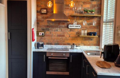 Pontrilas Apartment | City Centre Sanctuary with parking space