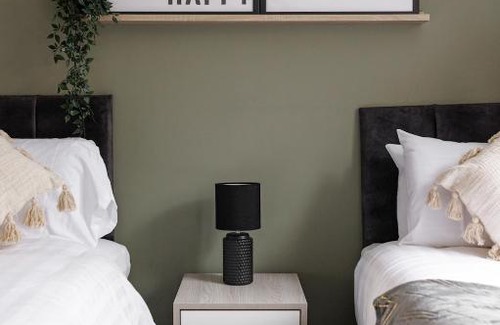 Middlesbrough Apartment | City Centre Studio 3 with Free Wifi and Smart TV by Yoko Property