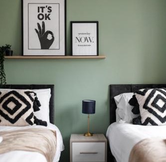 Middlesbrough Apartment | City Centre Studio 9 with Kitchenette, Free Wifi and Smart TV with Netflix by Yoko Property