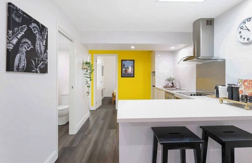 Geelong Apartment | City Centre Unit Overlooking Ryrie Street