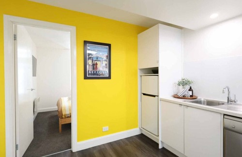 Geelong Apartment | City Centre Unit Overlooking Ryrie Street