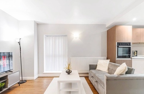 Birmingham City Centre Apartment | City centre | WeeklyRate | Free Parking | Sleeps 3