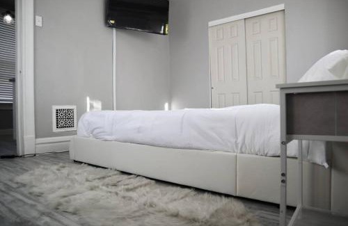 Tower Grove South Villa | City Chic Retreat!