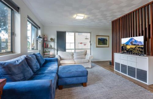 Lutwyche House | City Fringe Retreat Parkland Views Walk to Everything!