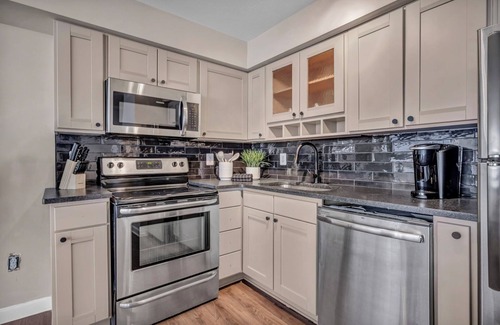 Ohio City Apartment | City Getaway, Free Parking, 24/7 Hour Gym