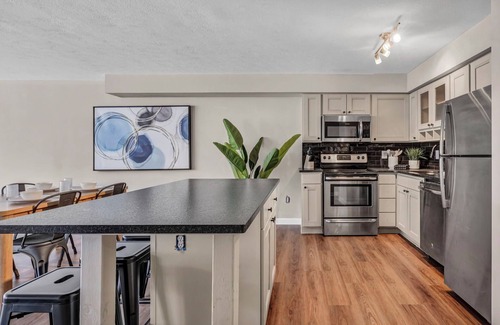 Ohio City Apartment | City Getaway, Free Parking, 24/7 Hour Gym