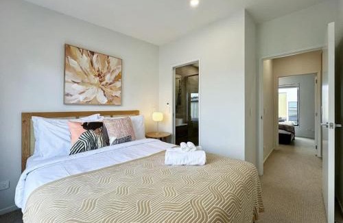 Grey Lynn House | City Haven Retreat - Stylish 2BR Townhouse vs AC & Backyard