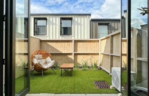 Grey Lynn House | City Haven Retreat - Stylish 2BR Townhouse vs AC & Backyard