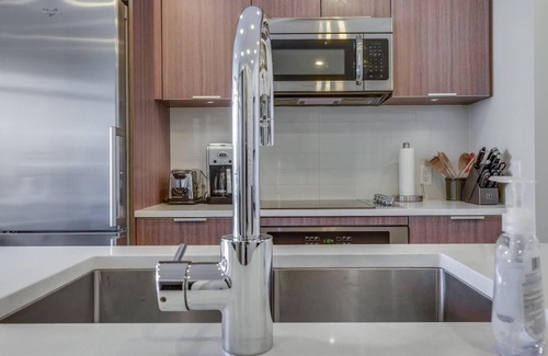 Downtown Victoria Apartment | City Lights at the Era