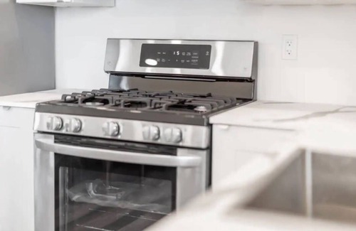 North Vancouver Apartment | City Lights - Trendy Studio Retreat