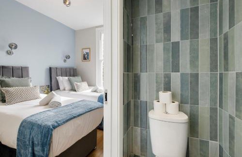 Dalston Apartment | City Living Refined: Studio with Full Kitchen