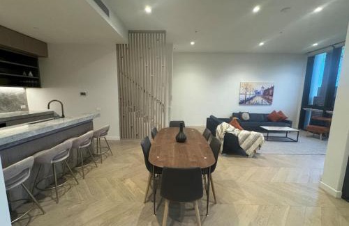 Port Melbourne House | City Meets Bay I Resort Style I 4-Level I Rooftop