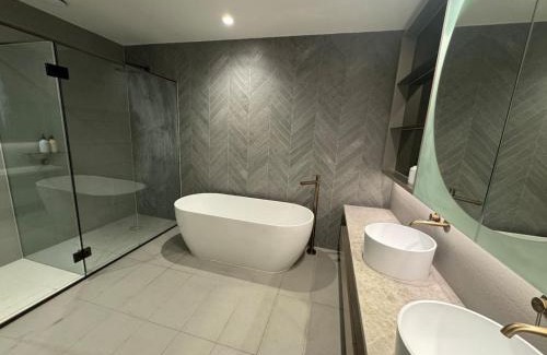 Port Melbourne House | City Meets Bay I Resort Style I 4-Level I Rooftop