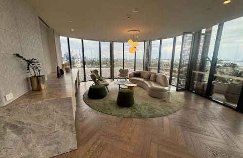 Port Melbourne House | City Meets Bay I Resort Style I 4-Level I Rooftop