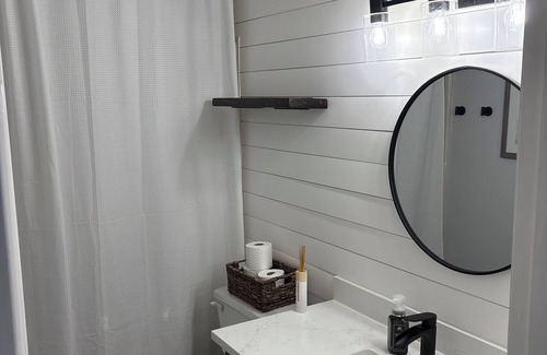 Downtown House | City of Oaks cottage in Raleigh