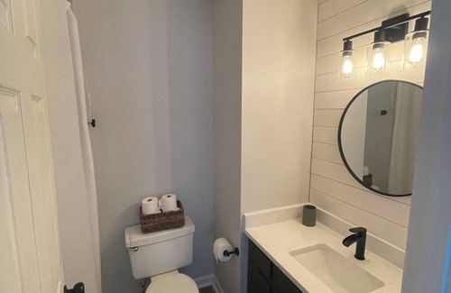 Downtown House | City of Oaks cottage in Raleigh