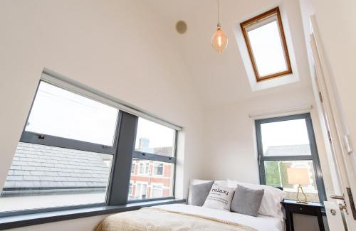 Splott House | City Retreat, 2 Bed House with Cloudstream Hot Tub