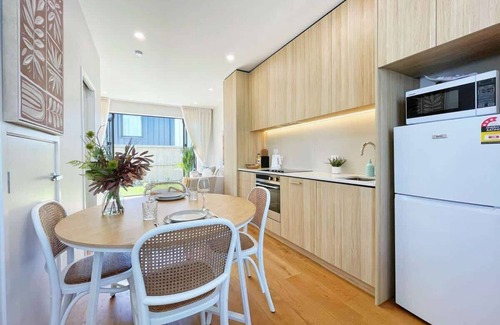 Grey Lynn Condo | City Serenity 2BR Townhouse vs AC|Backyard|Parking