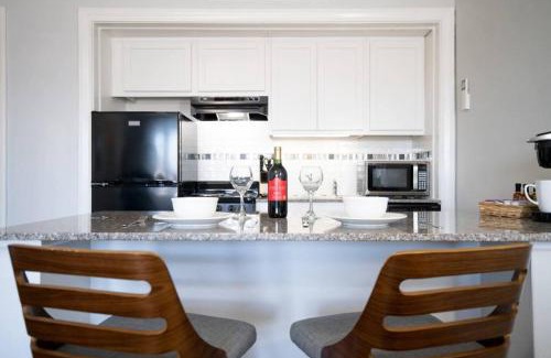 Peoria Apartment | CITY VIBES - Modern Suite in the heart of Downtown