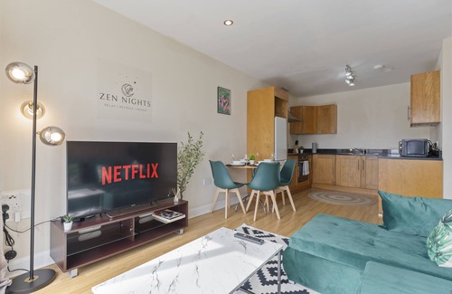 Leicester Apartment | City View Free Parking Sleep 6