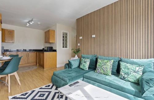 Leicester Apartment | City View Free Parking Sleep 6