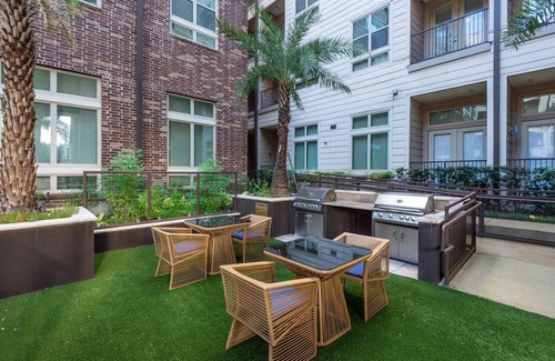 MacGregor Apartment | City view luxury apartment