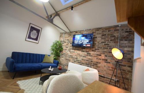 Northern Quarter Apartment | CITYeSCAPE - 2BR Apt 3 En-suite Sofa Bed NQ