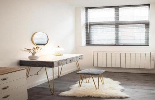 Leicester City Centre Apartment | Cityscape 2-BR - Leicester's Premier Urban Retreat