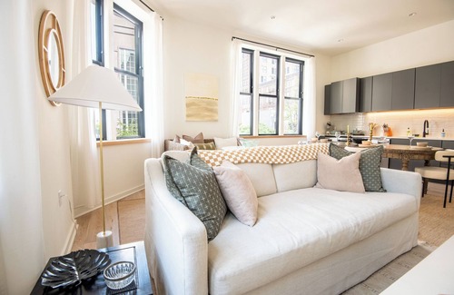 Central City Apartment | Cityscapes Loft– Groups/WiFi/2 Bed & 2 Bath