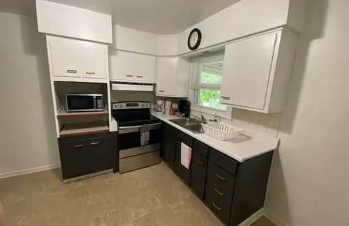 Lexington House | ‘Clara’ Just Off I-75! 2 Full Bedrooms!