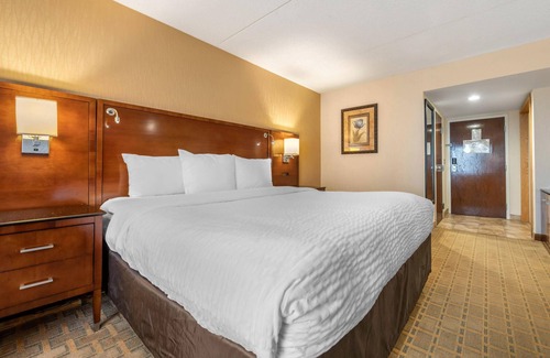 Dunkirk Hotel | Clarion Hotel Conference Center on Lake Erie