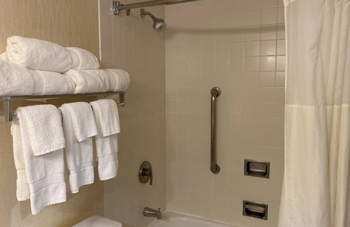 Dunkirk Hotel | Clarion Hotel Conference Center on Lake Erie