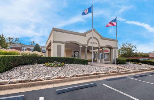 Falls Church Hotel | Clarion Inn Falls Church-Arlington