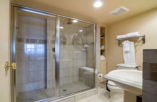 Garden City Hotel | Clarion Inn Garden City