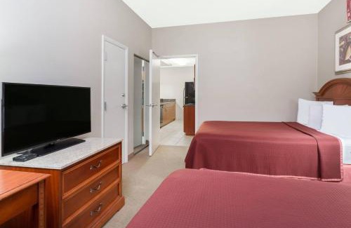 National Gardens Hotel | Clarion Inn Ormond Beach at Destination Daytona