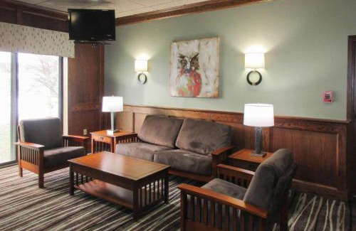Cortland Hotel | Clarion Inn & Suites Cortland - University Area