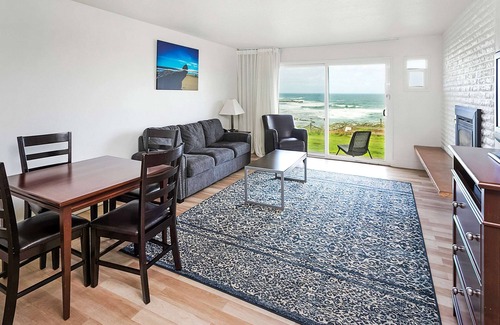 Lincoln Beach Hotel | Clarion Inn Surfrider Resort