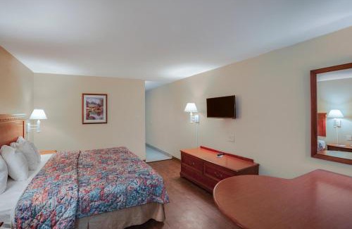 Marshall Hotel | Clarion Pointe Marshall