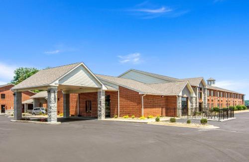 Clarksville Hotel | Clarion Pointe on the lake Clarksville-South Hill West