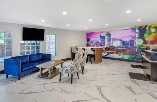 Northeast Raleigh Hotel | Clarion Pointe Raleigh Midtown