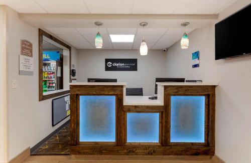 Tomah Hotel | Clarion Pointe Tomah