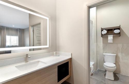 Spring Hotel | Clarion Pointe