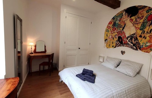 Vienne Apartment | Classé 4 étoiles - Cybèle - Centre ville 2 Chambres, cour privative et Garage