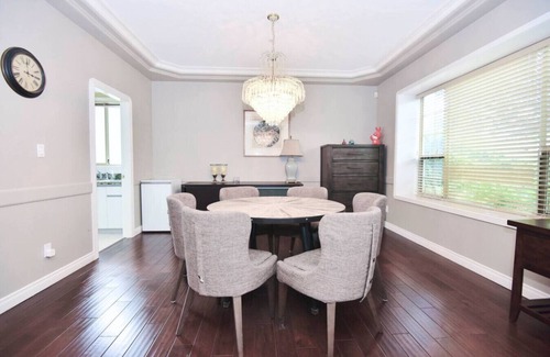 Arbutus Ridge House | Classic and Cozy House with Air Conditioning