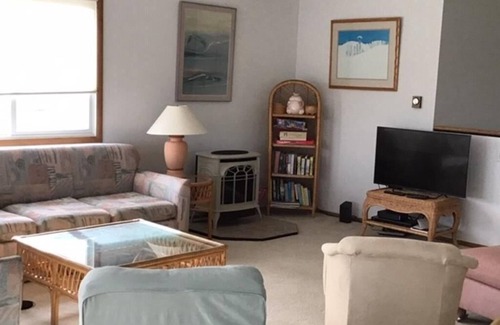 Barnegat Light House | CLASSIC BEACH HOME with HOT TUB!