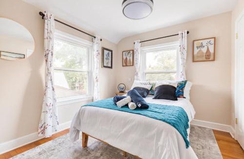 Arlington House | Classic Brick House 4BR 3BA Perfect for Families Near DC