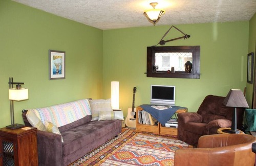 King House | Classic Bungalow in NE Portland for Extended Stay