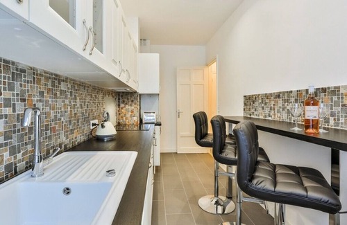 Thiers Apartment | Classic Chic Elegance - Close to Everything with AC.