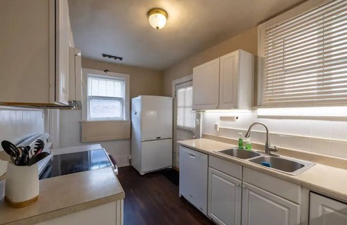 Clifton Heights House | Classic City Townhouse! safe, quite and great location!nn