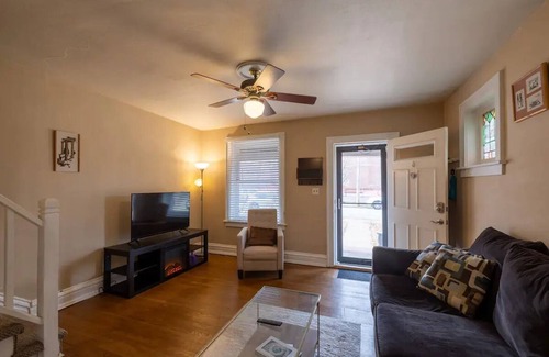 Clifton Heights House | Classic City Townhouse! safe, quite and great location!nn